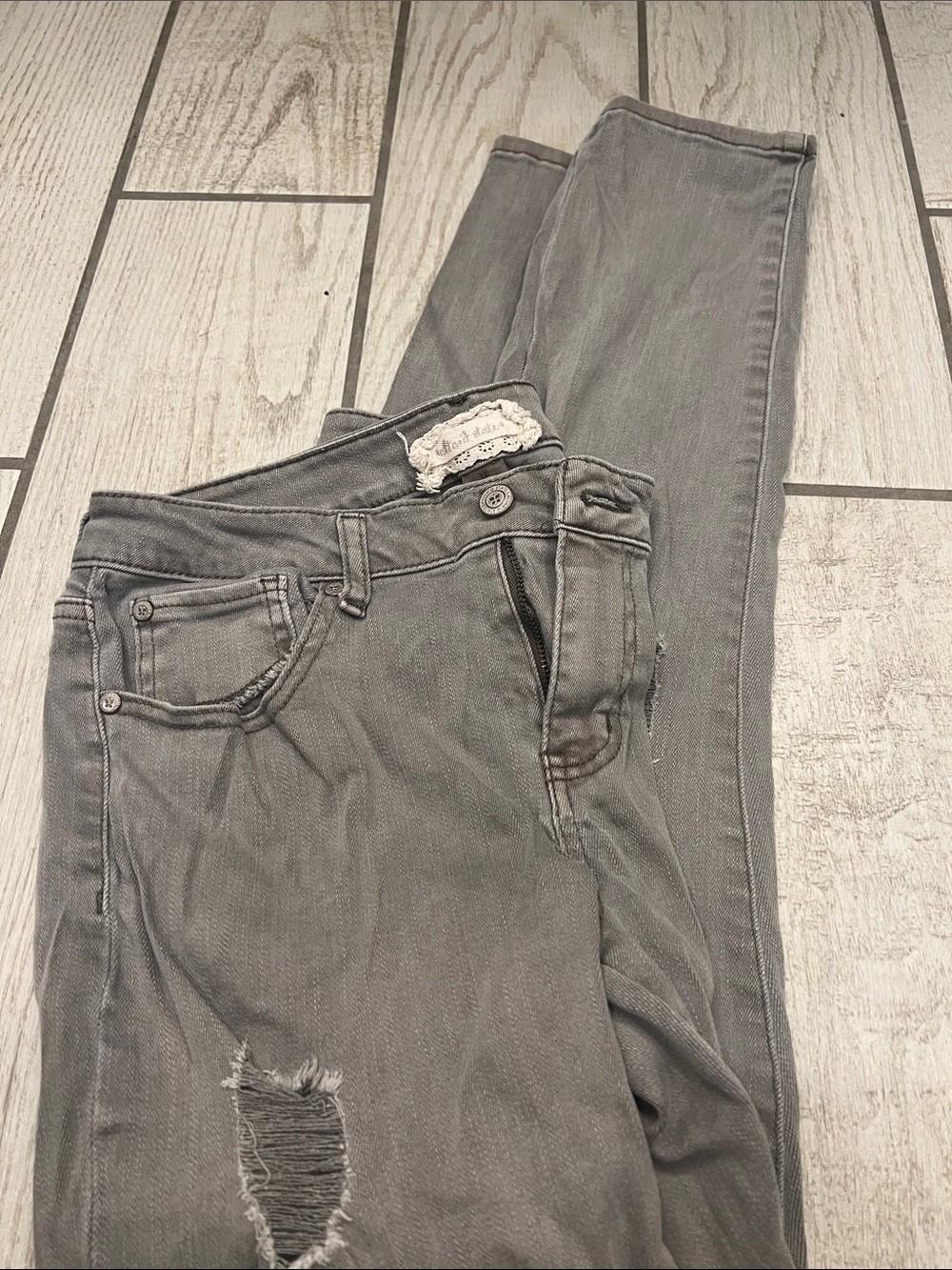 Altar’d State Women's Grey Distressed Skinny Jeans